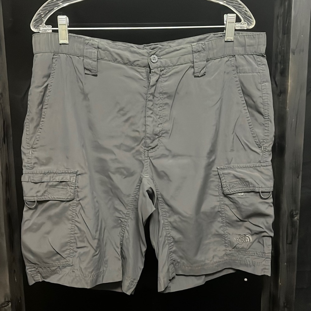 NORTH Face- dark gray nylon cargo shorts